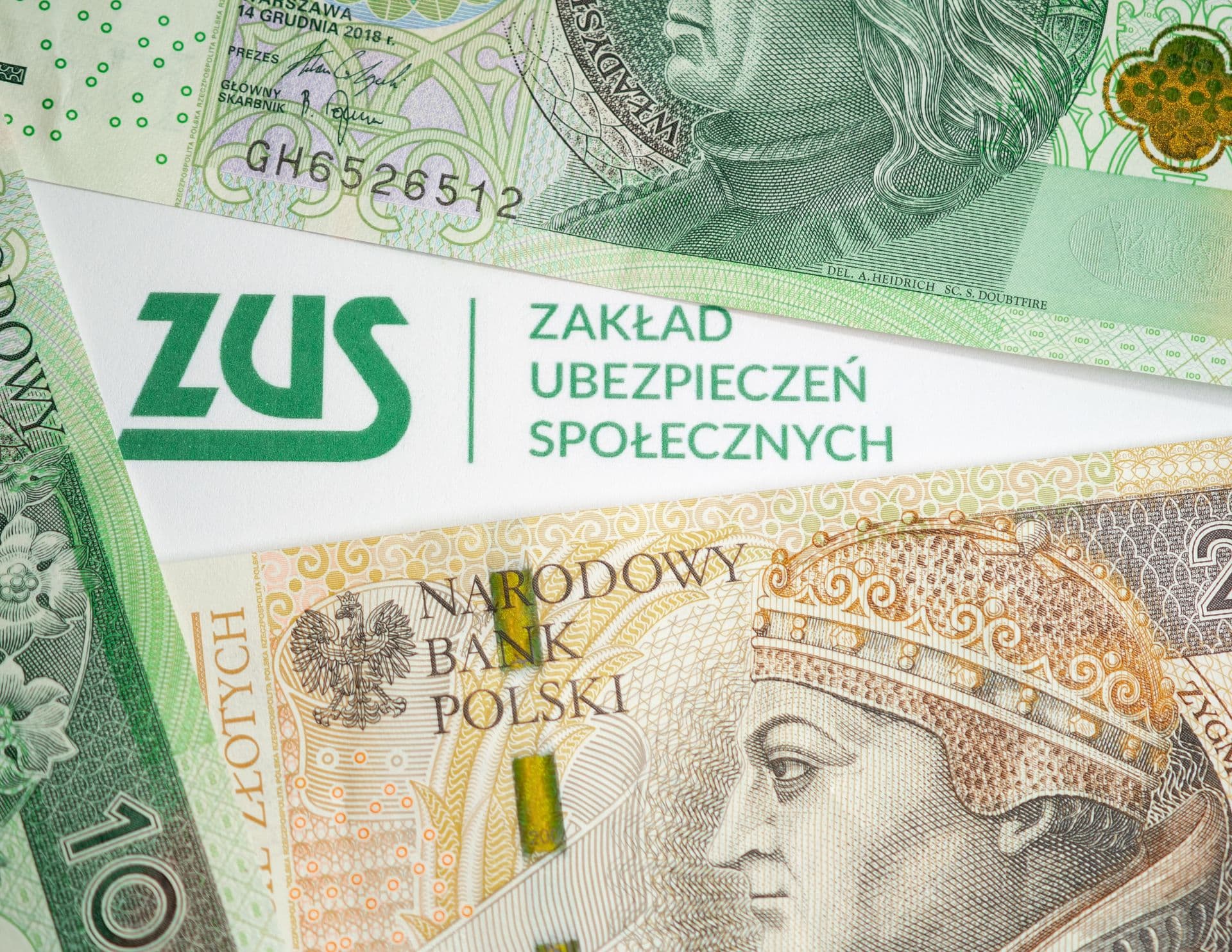 Wpływy z podatków i składek są porównywalne